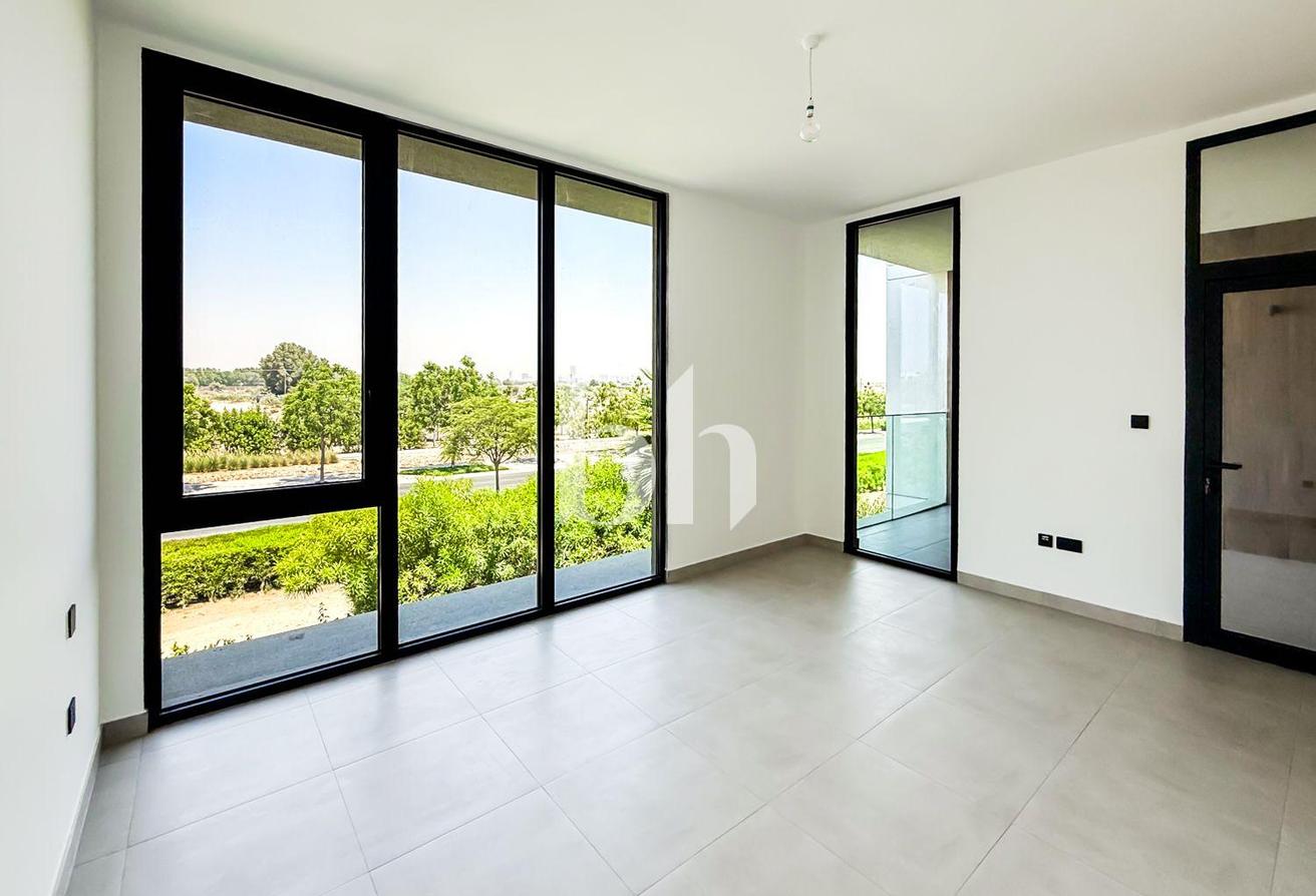 Premium Unit | Single Row | Vacant Now photo 8