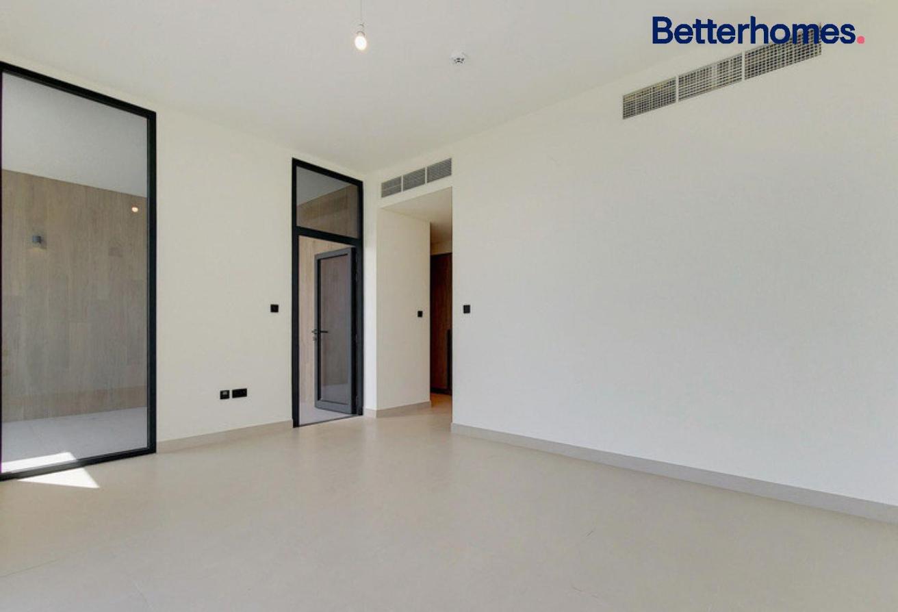 Premium Unit | Single Row | Vacant Now photo 11