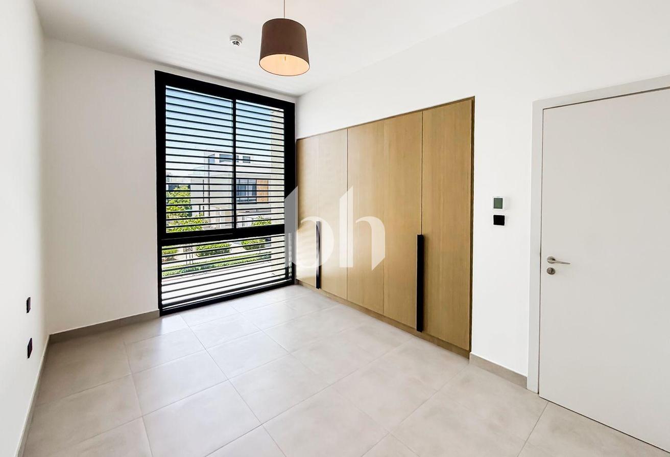 Premium Unit | Single Row | Vacant Now photo 17