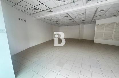 Retail - Studio for rent in DXB Tower - Sheikh Zayed Road - Dubai