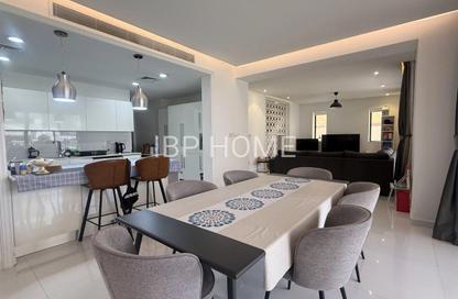 Villa - 5 Bedrooms - 6 Bathrooms for rent in Bloomingdale - Dubai Sports City - Dubai