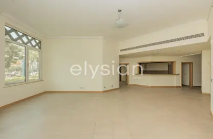 Apartment - 3 Bedrooms - 5 Bathrooms for rent in Al Hatimi - Shoreline Apartments - Palm Jumeirah - Dubai
