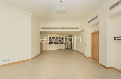Apartment - 3 Bedrooms - 5 Bathrooms for rent in Al Hatimi - Shoreline Apartments - Palm Jumeirah - Dubai