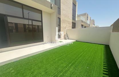Townhouse - 4 - 5 for sale in Elie Saab VIE Townhouses - District 11 - Mohammed Bin Rashid City - Dubai Townhouse - 4 - 5 for sale in Elie Saab VIE Townhouses - District 11 - Mohammed Bin Rashid City - Dubai