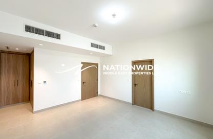 Townhouse - 2 - 3 for rent in Bloom Living - Zayed City (Khalifa City C) - Khalifa City - Abu Dhabi