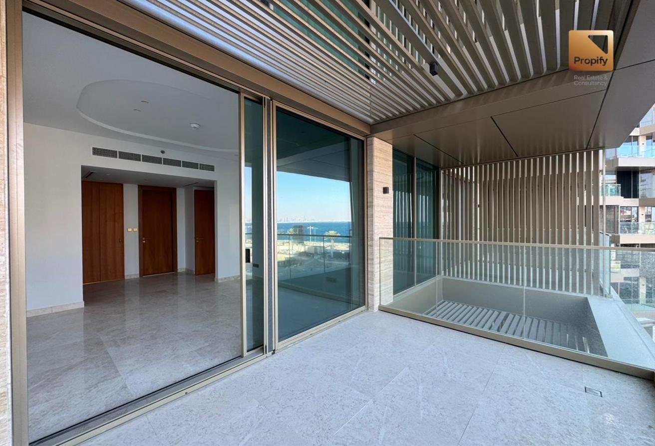 Private Beach I Luxury Living I Prime Unit photo 15