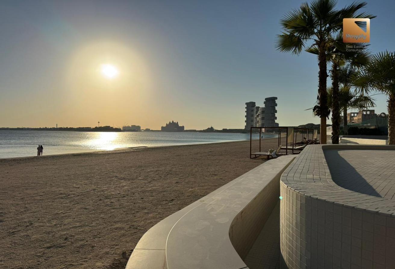 Private Beach I Luxury Living I Prime Unit photo 13