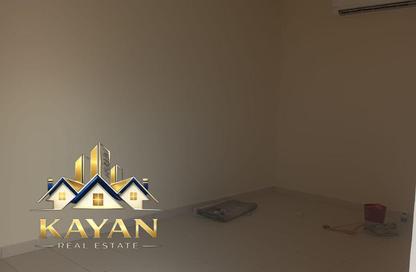 Apartment - 2 - 2 for rent in Al Maqtaa - Umm Al Quwain City - Umm Al Quwain