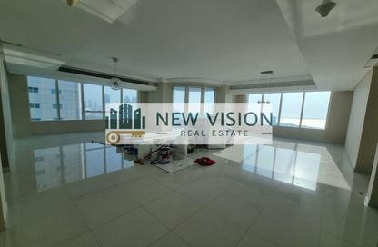 Apartment - 3 - 5 for rent in Blue Tower - Al Majaz 3 - Al Majaz - Sharjah