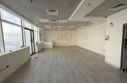 Retail - Studio for rent in Makeen Building - Airport Road - Al Garhoud - Dubai