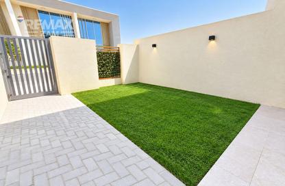 Townhouse - 1 - 2 for rent in Rukan Tower C - Rukan Tower - Rukan - Dubai