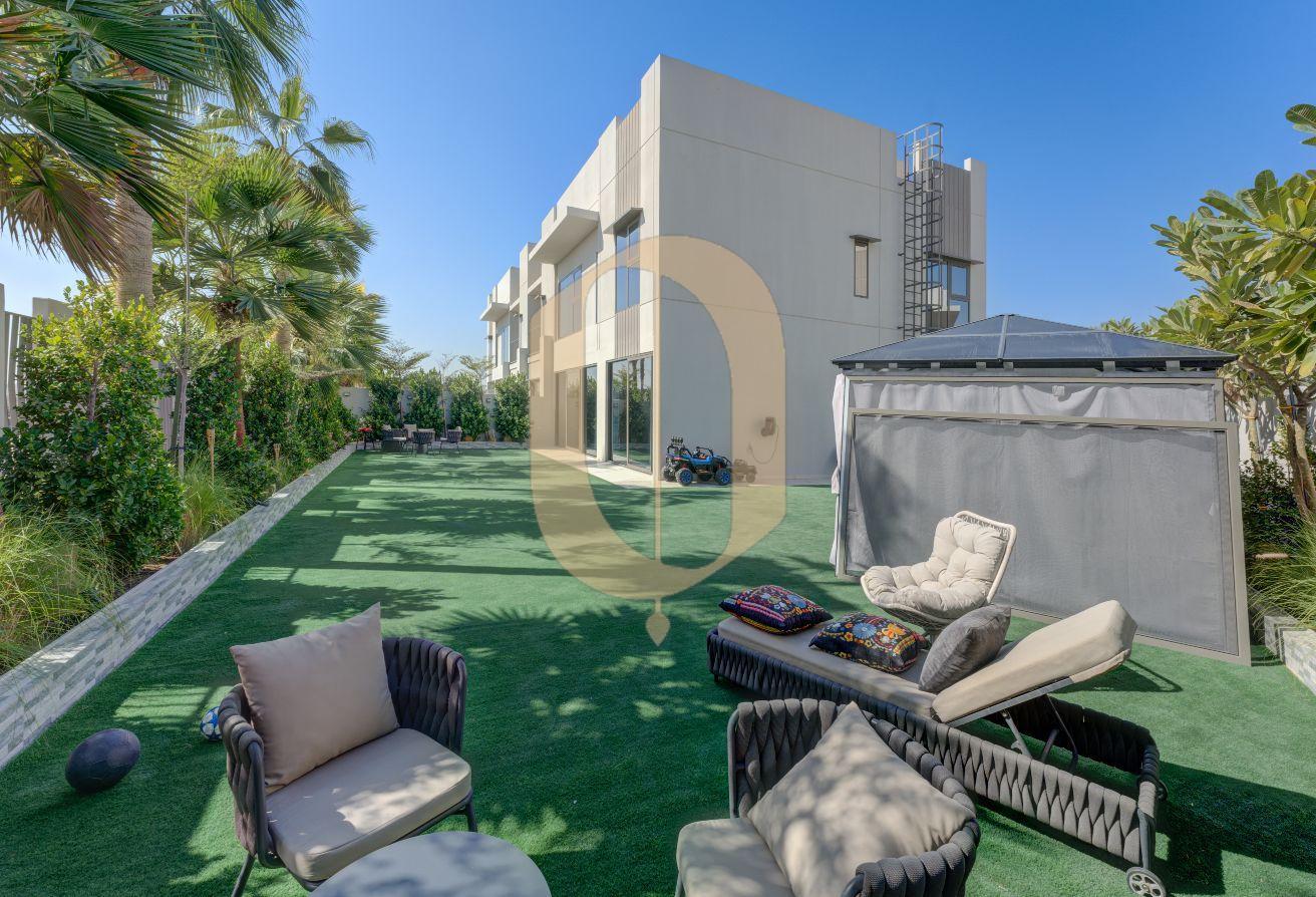SIngle Row | Fully Furnished | Fully Upgraded photo 11