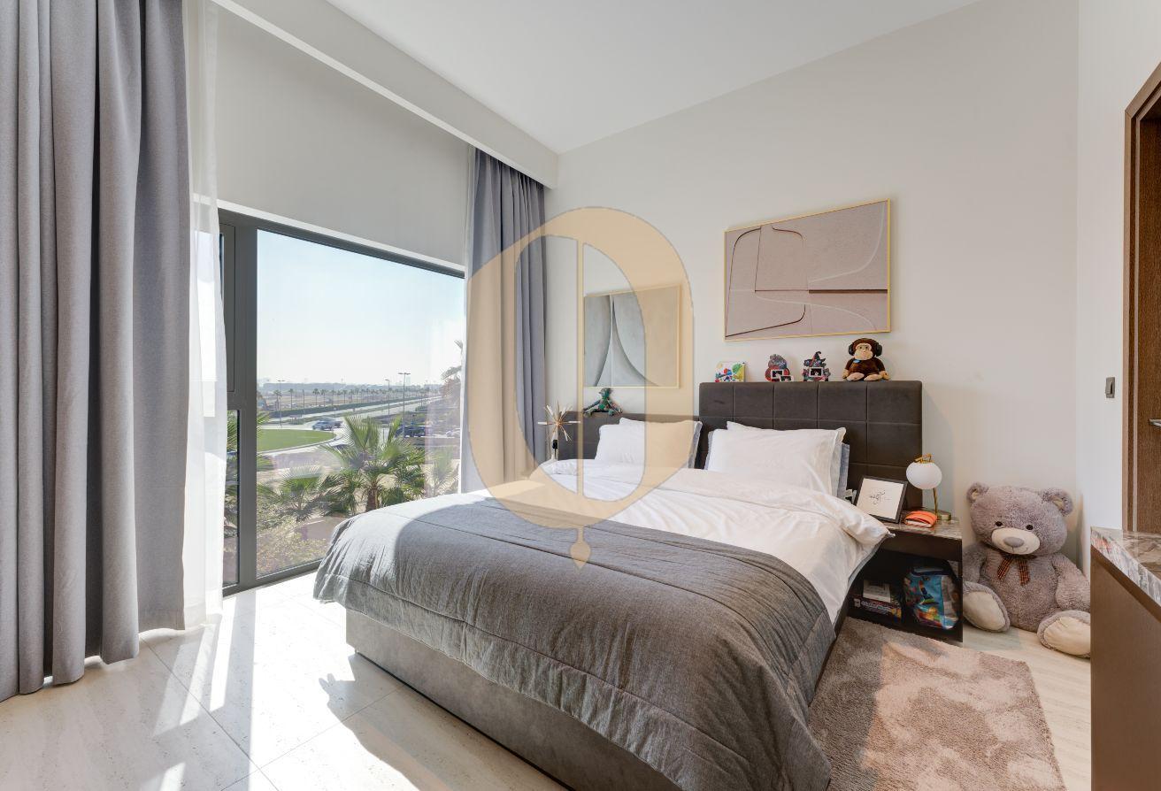 SIngle Row | Fully Furnished | Fully Upgraded photo 9