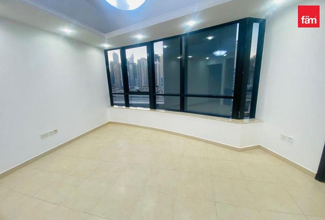 غير مفروش | شاغر | بالقرب من المترو | بدون مبرد