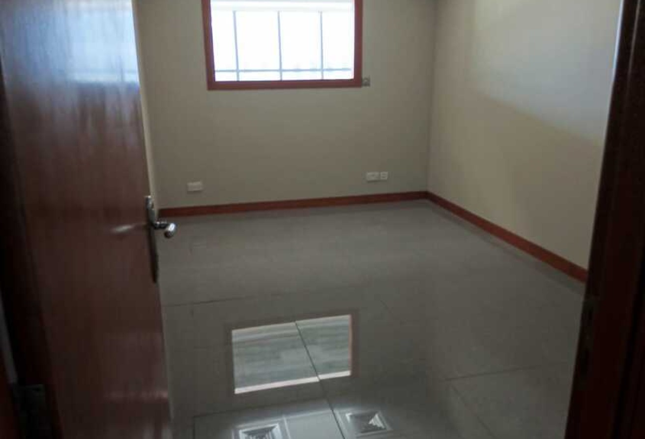 AMAZING SHOWROOM | NEAR METRO |READY FOR OCCUPANCY gallery image