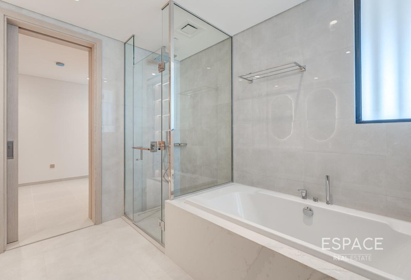 6 Bedrooms l Park Backing l Elevator l Penthouse photo 14