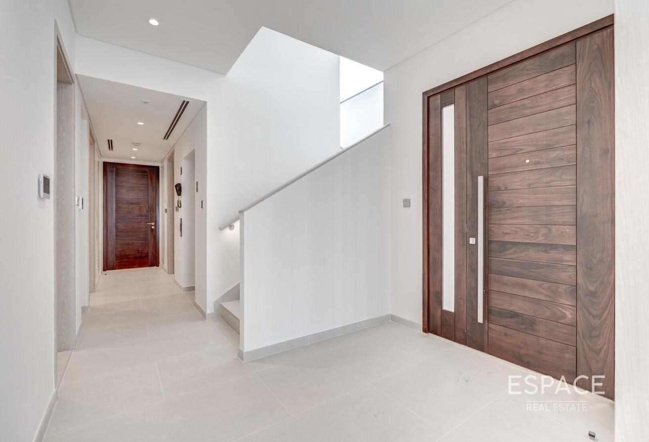 6 Bedrooms l Park Backing l Elevator l Penthouse photo 10