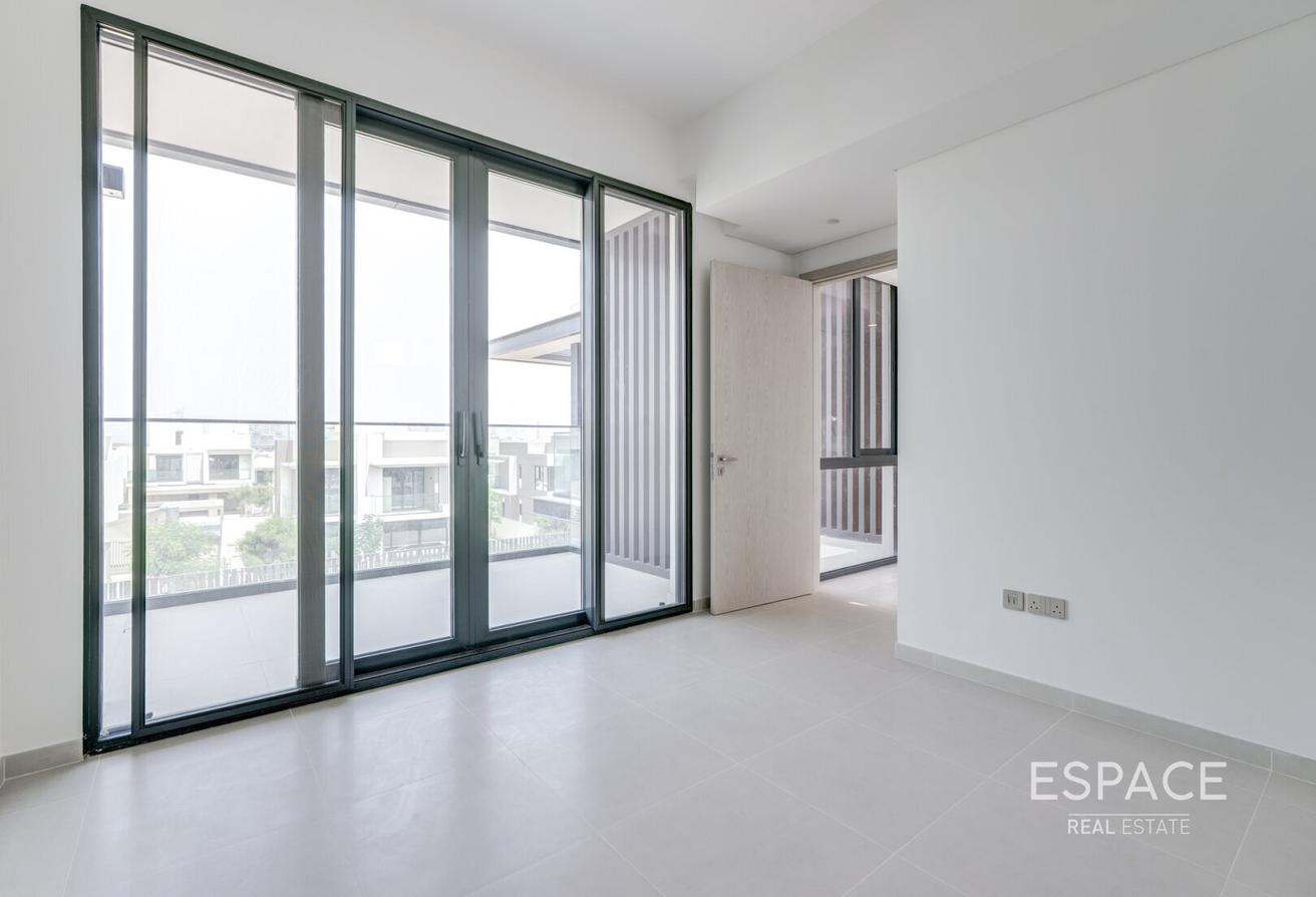 6 Bedrooms l Park Backing l Elevator l Penthouse photo 15