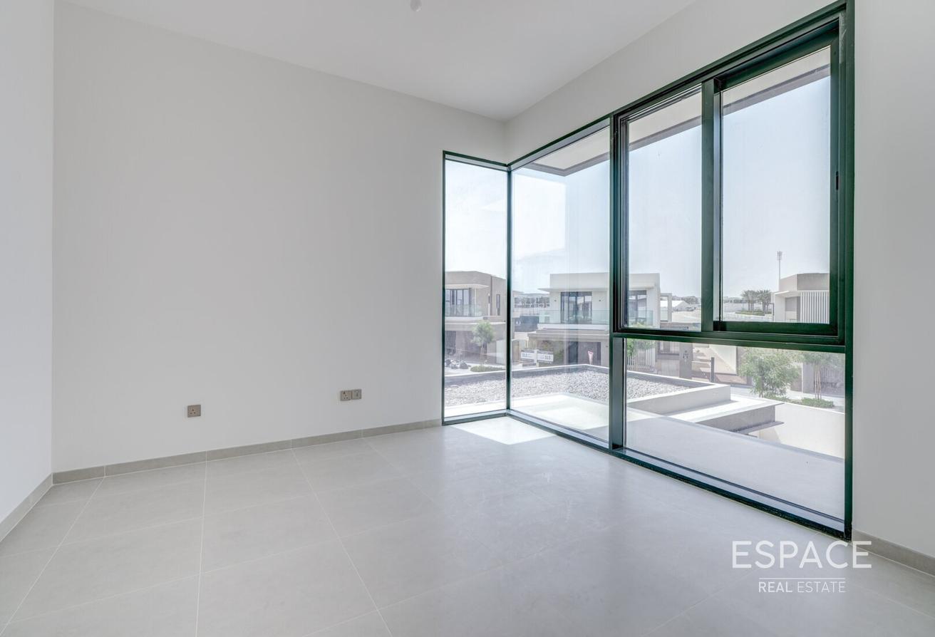 6 Bedrooms l Park Backing l Elevator l Penthouse photo 18
