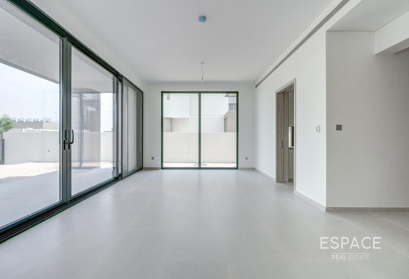 6 Bedrooms l Park Backing l Elevator l Penthouse photo 5