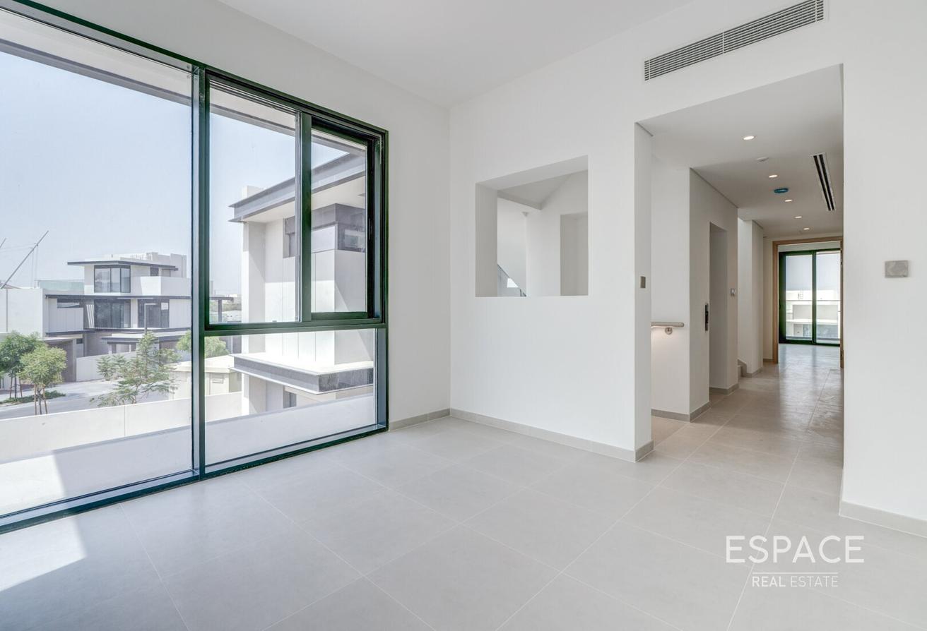 6 Bedrooms l Park Backing l Elevator l Penthouse photo 19