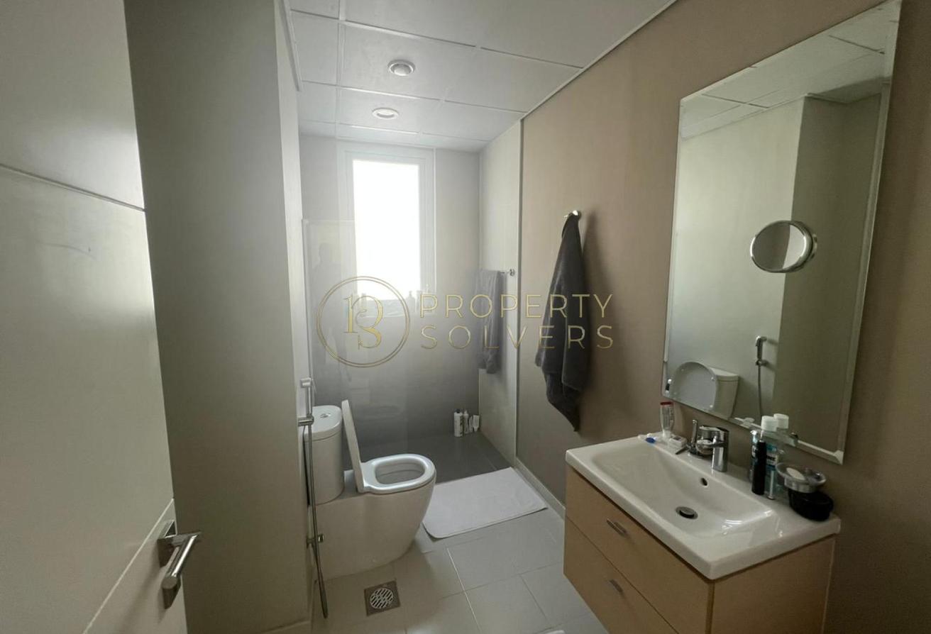 Spacious 6BR Villa | Single Row | Prime Location photo 23