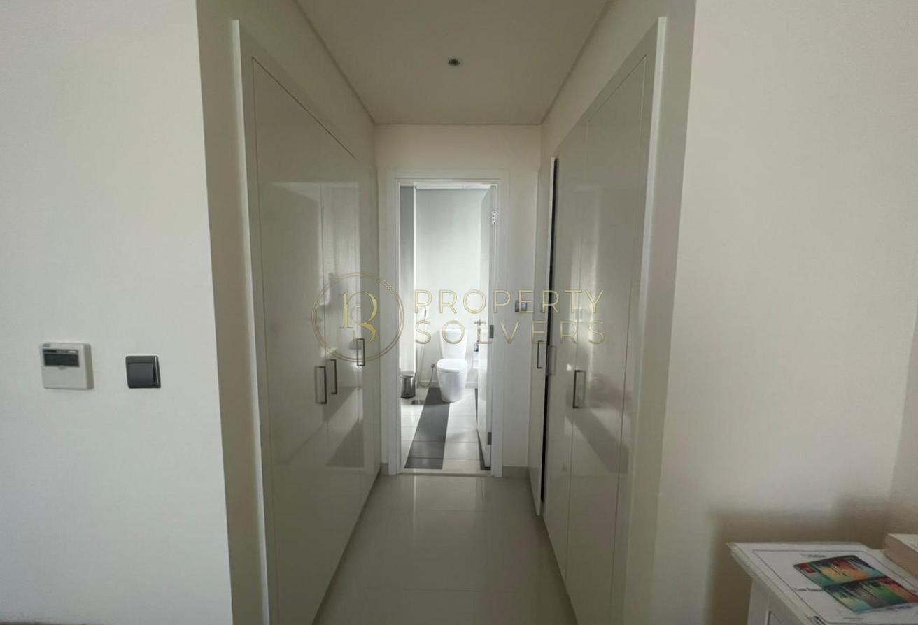 Spacious 6BR Villa | Single Row | Prime Location photo 13