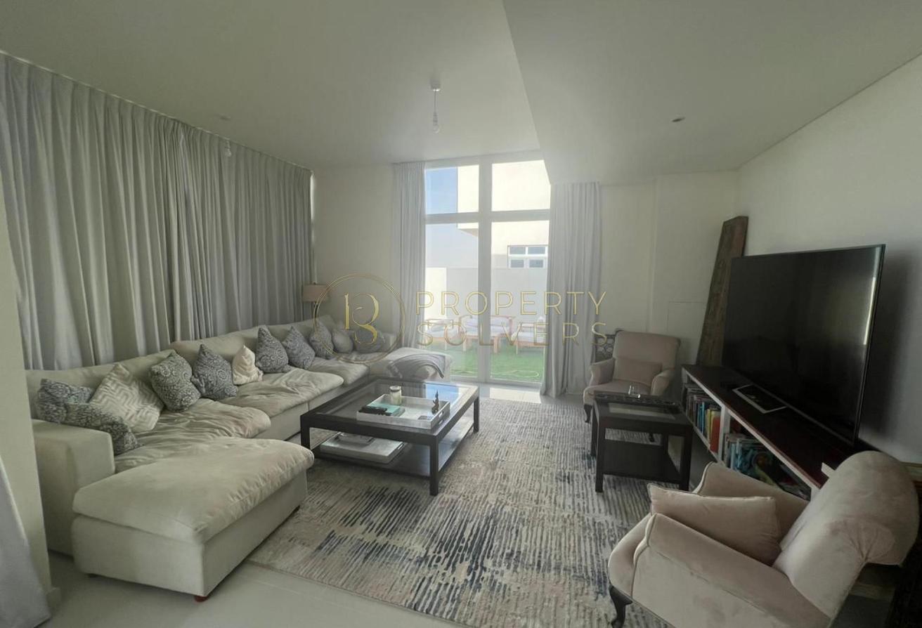 Spacious 6BR Villa | Single Row | Prime Location photo 18