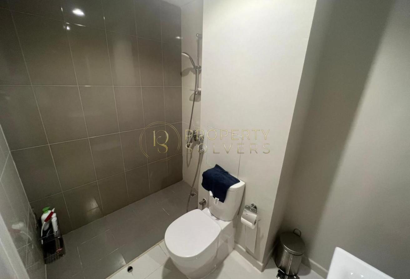 Spacious 6BR Villa | Single Row | Prime Location photo 22