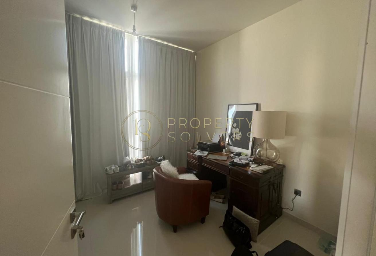 Spacious 6BR Villa | Single Row | Prime Location photo 9