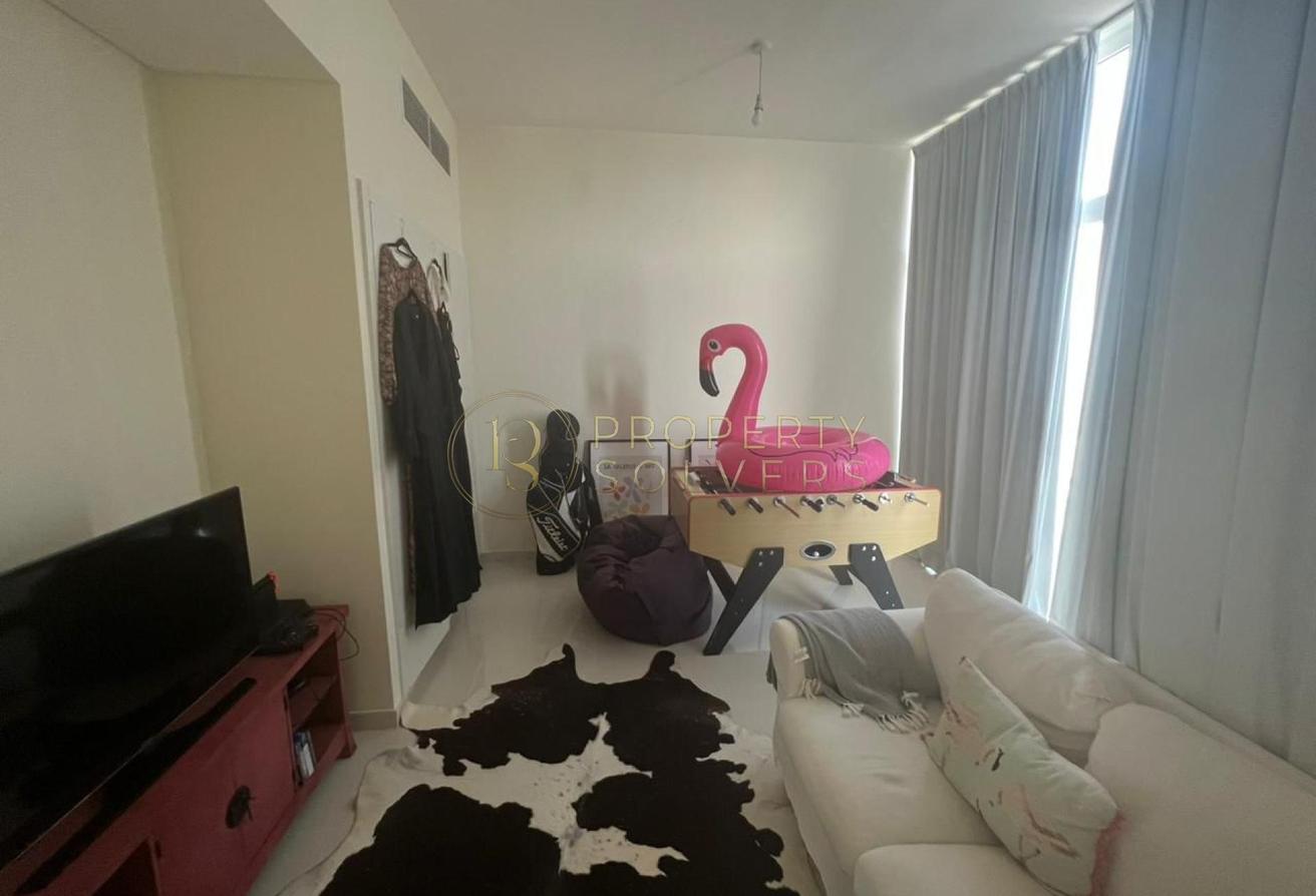 Spacious 6BR Villa | Single Row | Prime Location photo 8
