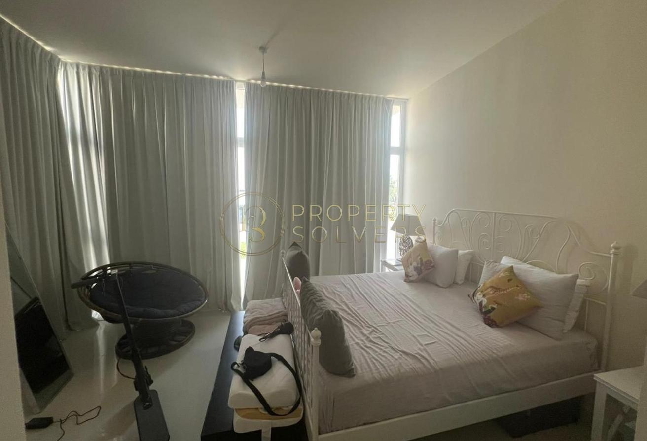Spacious 6BR Villa | Single Row | Prime Location photo 4