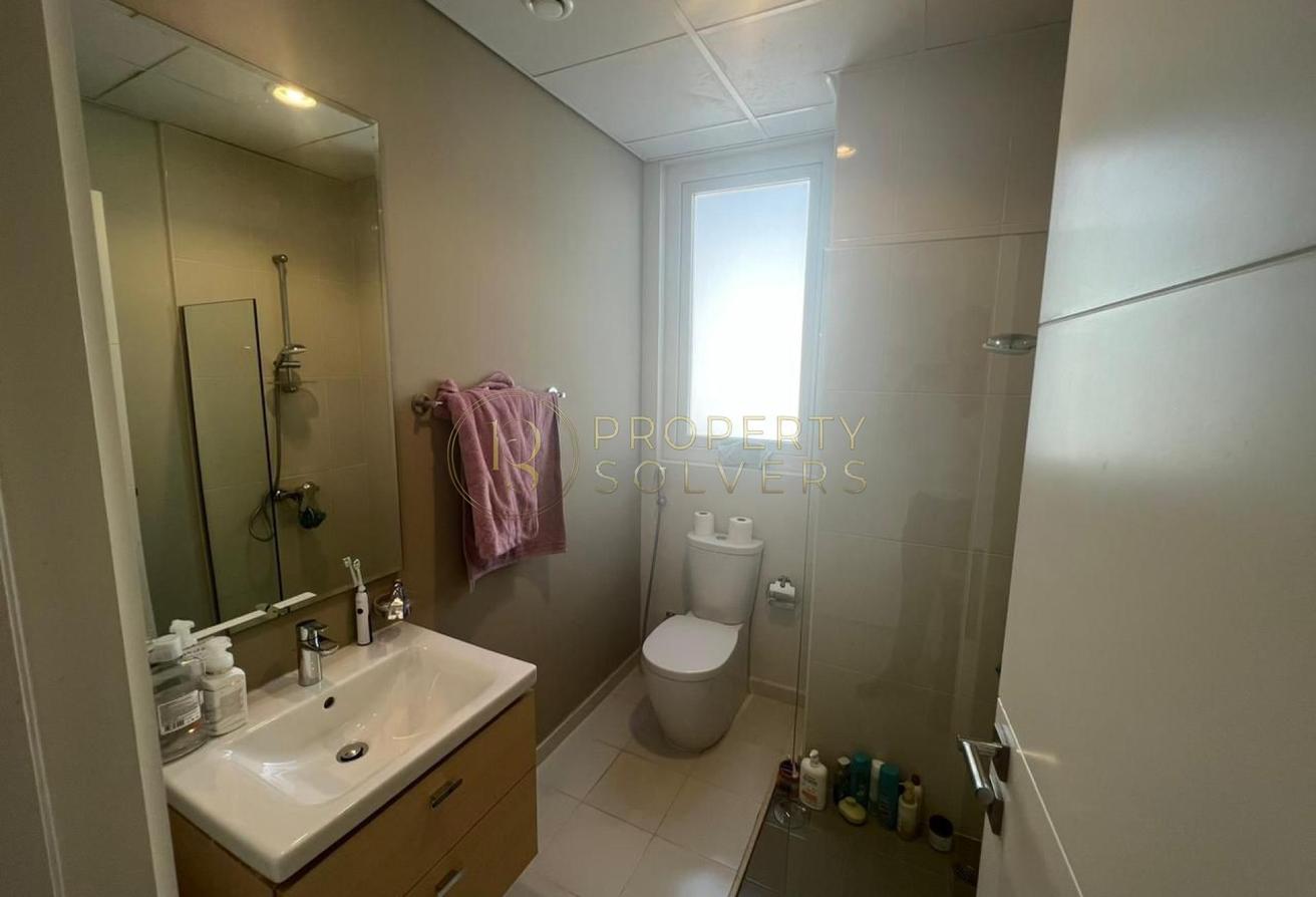 Spacious 6BR Villa | Single Row | Prime Location photo 15