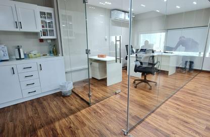 Shop - Studio for rent in Al Muraqqabat - Deira - Dubai