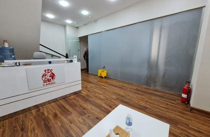 Shop - Studio for rent in Al Muraqqabat - Deira - Dubai