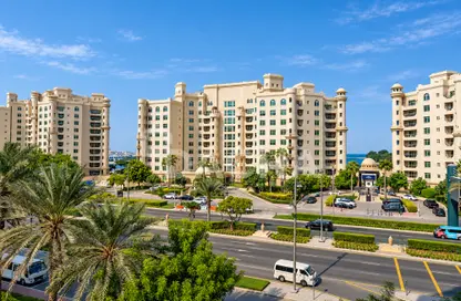 Apartment - 3 Bedrooms - 2 Bathrooms for sale in Jash Hamad - Shoreline Apartments - Palm Jumeirah - Dubai