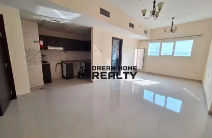 شقة - 2 حمامات للايجار في التعاون - الشارقة