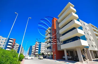 Apartment - 3 Bedrooms - 4 Bathrooms for rent in Tower 12 - Al Reef Downtown - Al Reef - Abu Dhabi