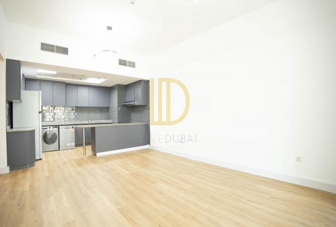 مطبخ جديد مجهز بالكامل | 2 غرفة نوم واسعة + غرفة للخادمة | إطلالة على المارينا والقناة