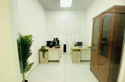 Office Space - 1 Bedroom - 1 Bathroom for rent in Red Avenue - Al Garhoud - Dubai