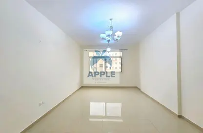 شقة - غرفة نوم - 2 حمامات للايجار في مجمع مويلح - تجارية مويلح - الشارقة شقة - غرفة نوم - 2 حمامات للايجار في مجمع مويلح - تجارية مويلح - الشارقة