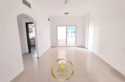 شقة - 2 غرف نوم - 2 حمامات للايجار في شارع التعاون - التعاون - الشارقة