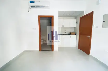 شقة - 1 حمام للايجار في طريق فاير ستاشن - مويلح - الشارقة