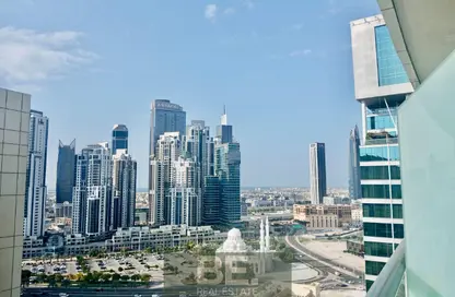 شقة - غرفة نوم - 2 حمامات للايجار في حافة الخليج - الخليج التجاري - دبي