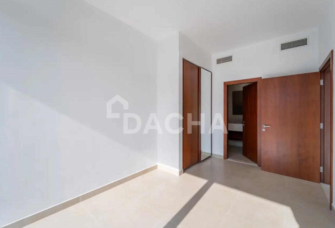 Available | Full Marina view | Unfurnished 3BR photo 4