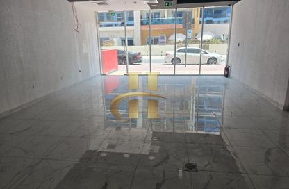 Shop - Studio for rent in Dar Al Jawhara - District 13 - Jumeirah Village Circle - Dubai