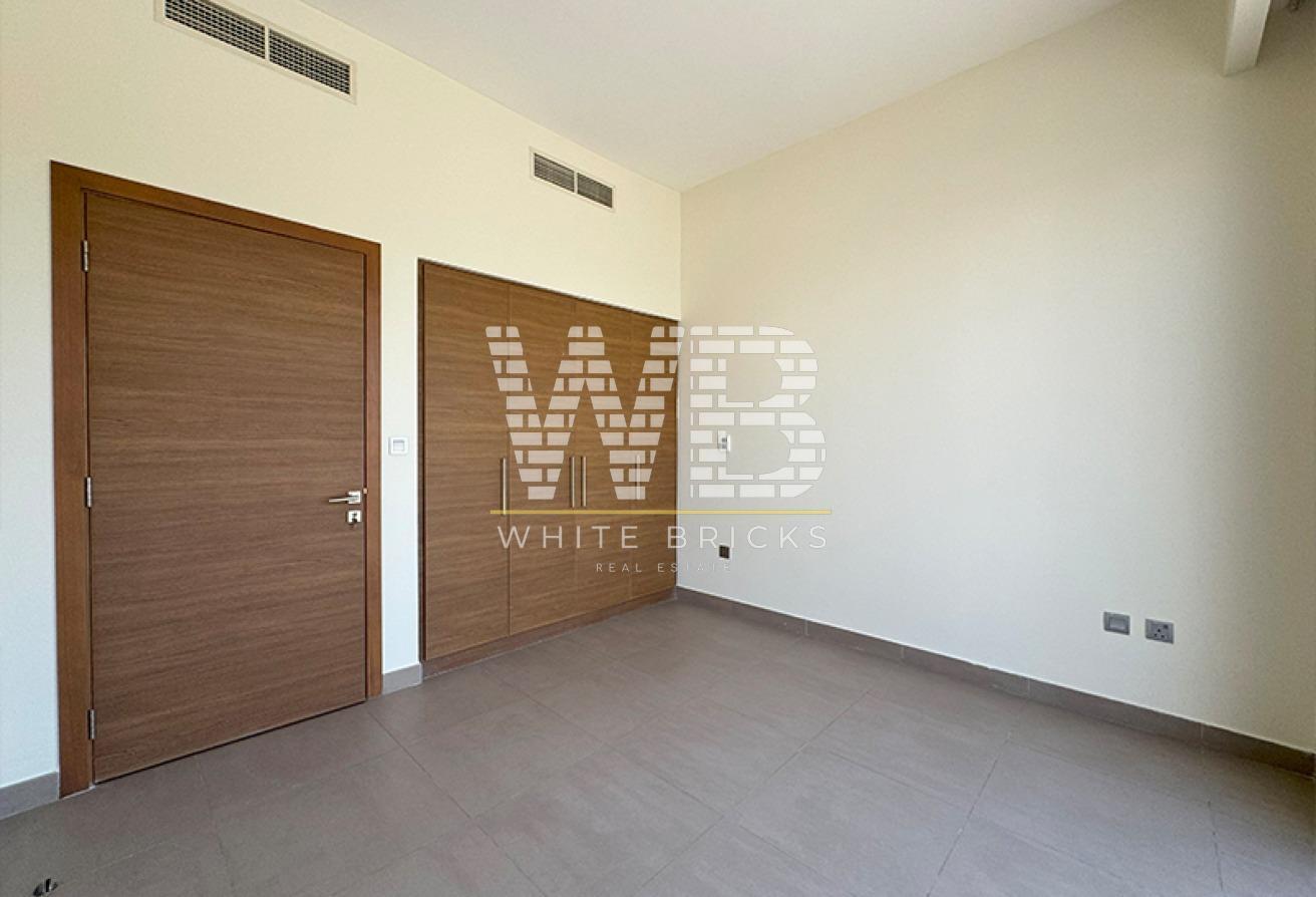 Spacious 3BR Villa | Large Plot | Prime Location photo 7