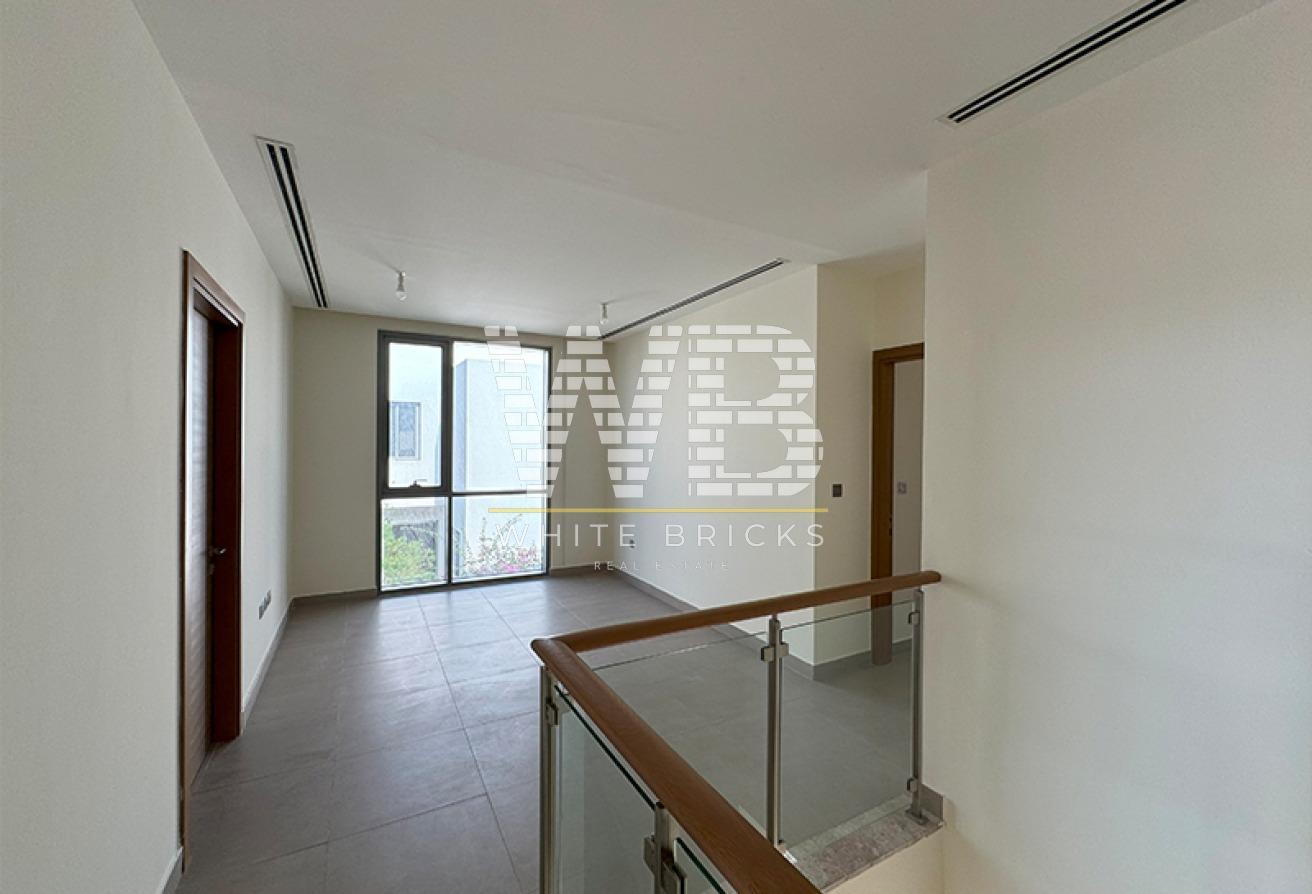 Spacious 3BR Villa | Large Plot | Prime Location photo 9
