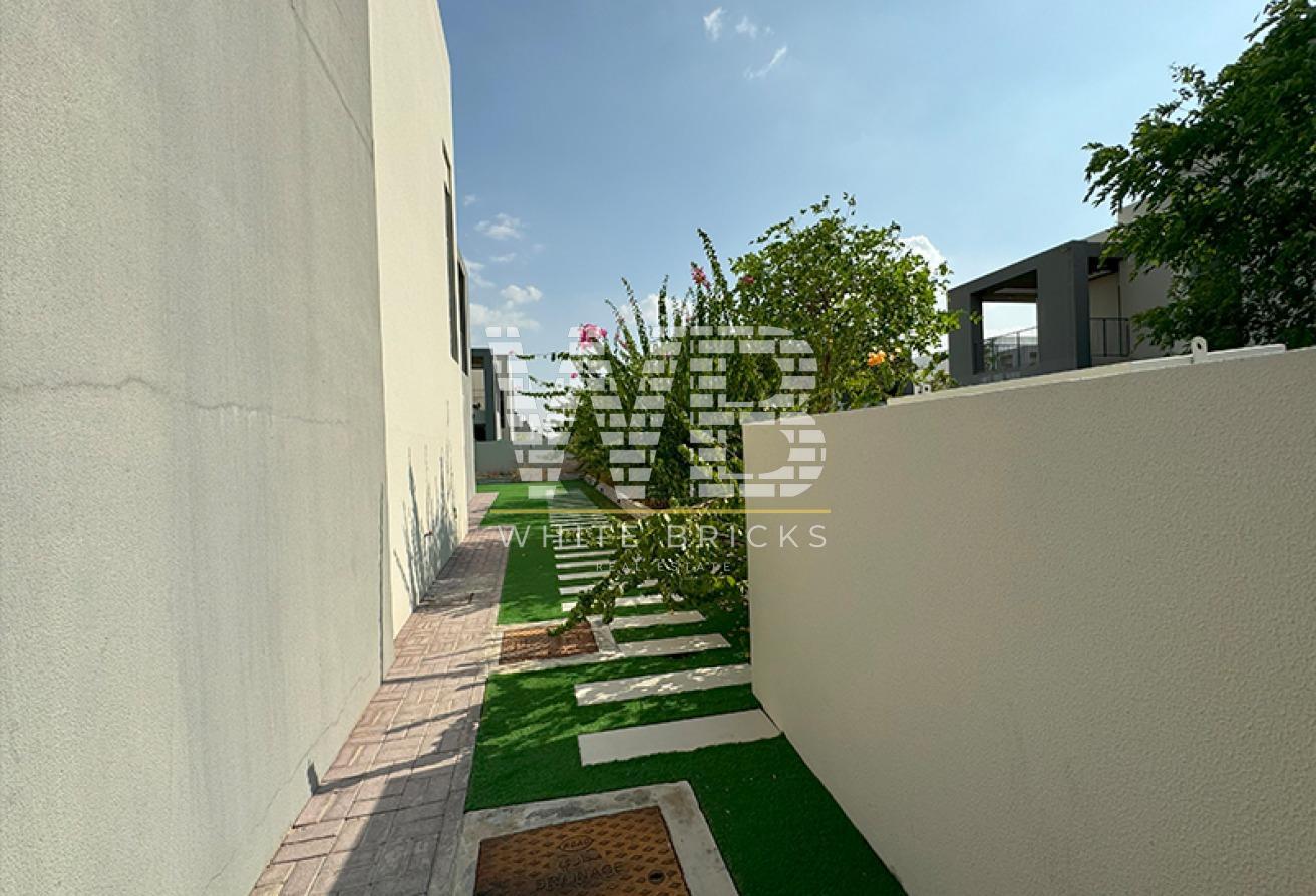 Spacious 3BR Villa | Large Plot | Prime Location photo 20