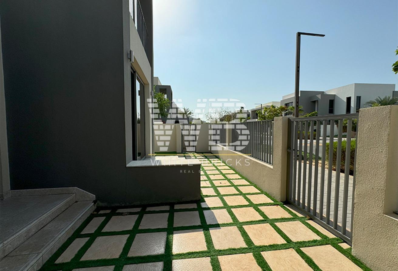 Spacious 3BR Villa | Large Plot | Prime Location photo 18